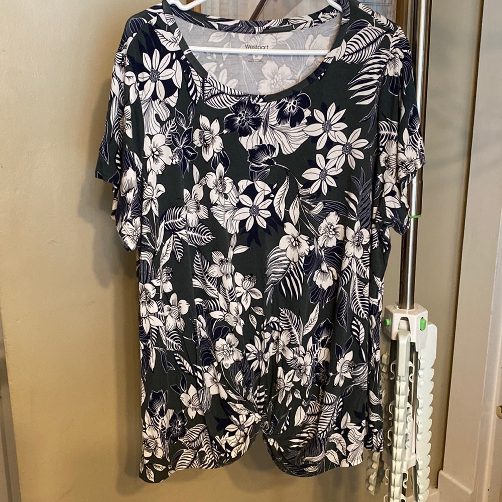 Westport plus size woman’s top. Size 3X dark sage green with white flowers.